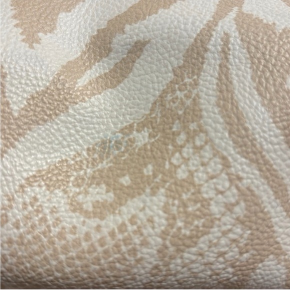 Betsey Johnson Large Box Tote with Laptop Pocket - Picture 10 of 10